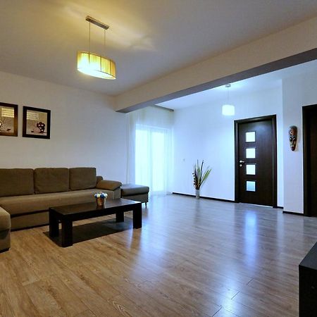 Апартаменты Bloc Izvor Питешти Экстерьер фото