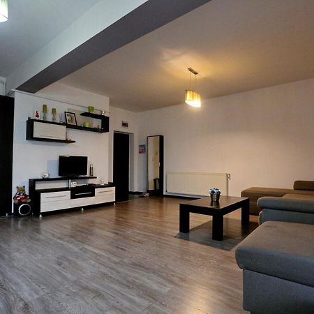 Апартаменты Bloc Izvor Питешти Экстерьер фото